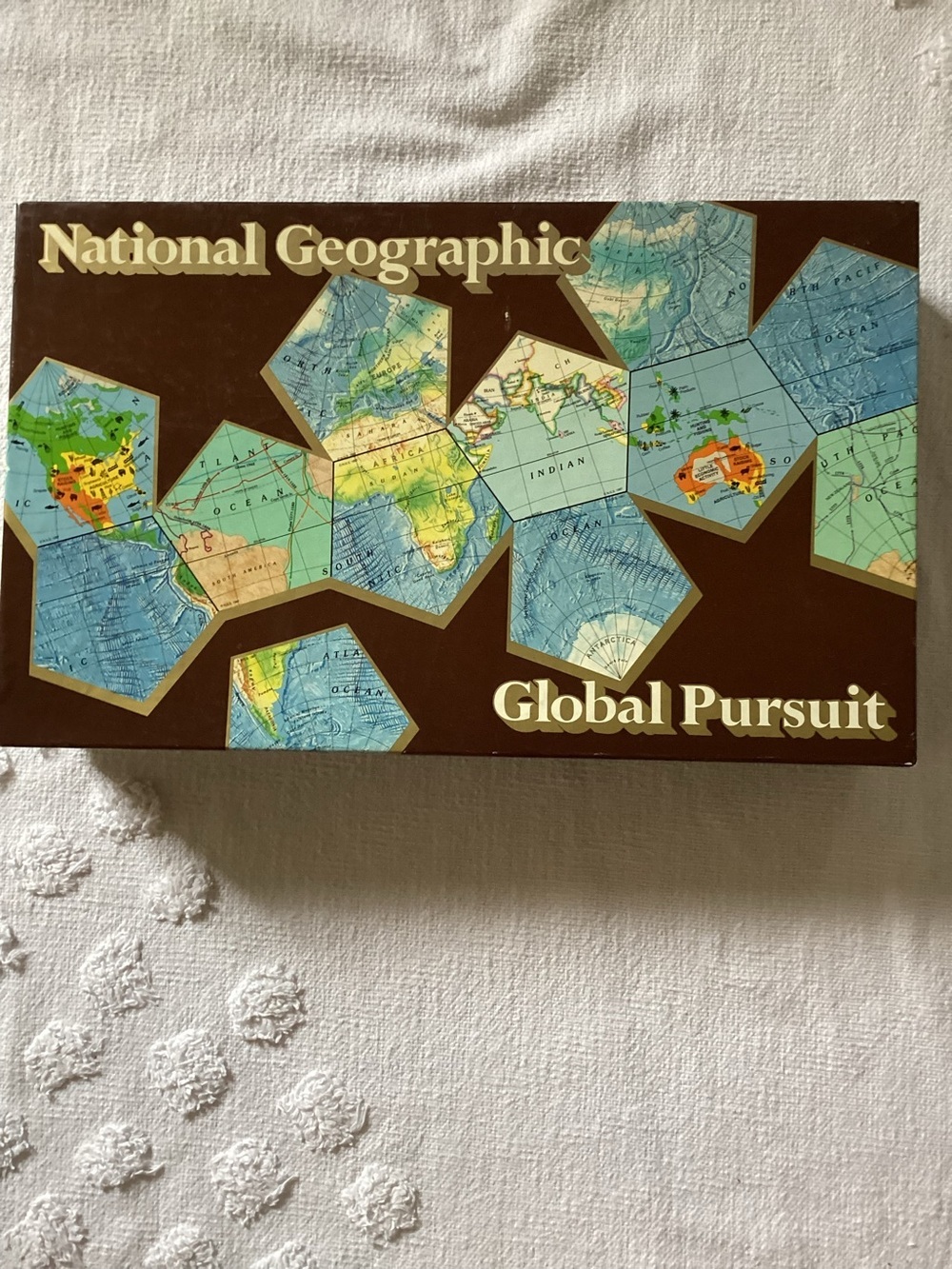 National Geographic Global Pursuit Geography Learning Family Game